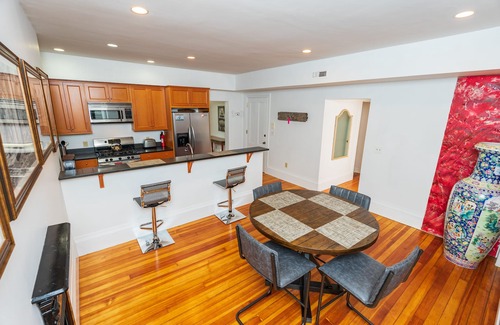 College Hill Condominio | Historic Brownstone in the Heart of College Hill - BROWN - RISD - JWU