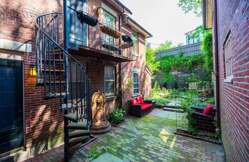 College Hill Condominio | Historic Brownstone in the Heart of College Hill - BROWN - RISD - JWU