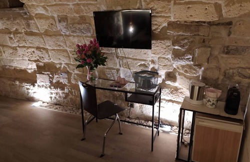 Trani Casa | Historic building with terrace