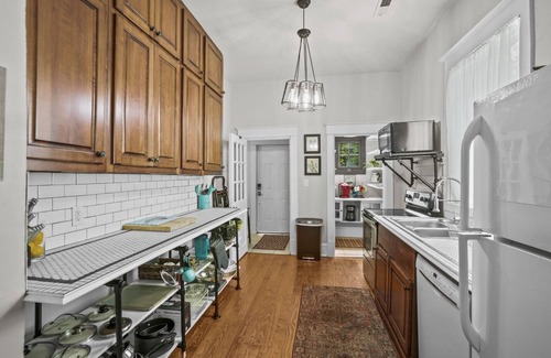 Greenville Casa | Historic Bungalow 2 Blocks from Uptown Action & 6 Blocks from ECU!