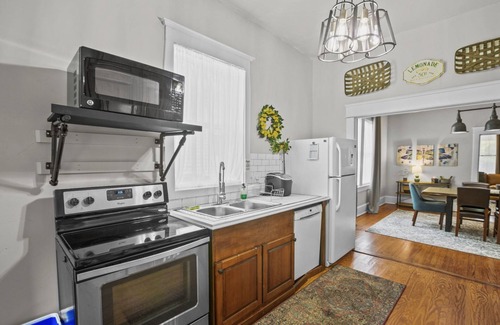 Greenville Casa | Historic Bungalow 2 Blocks from Uptown Action & 6 Blocks from ECU!