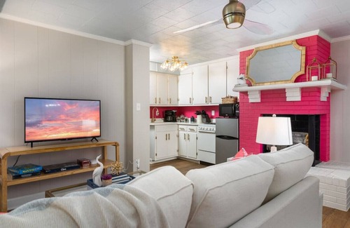 Burlington Apartamento | Historic Burlington Gem: Cozy Retreat with Outdoor Oasis