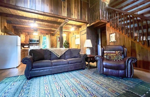 Hot Springs Cabina | Historic Cabin, Magical Setting in Hot Springs