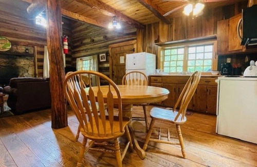 Hot Springs Cabina | Historic Cabin, Magical Setting in Hot Springs
