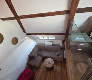 Schiedam Apartamento | Historic Canal-Side Apartment