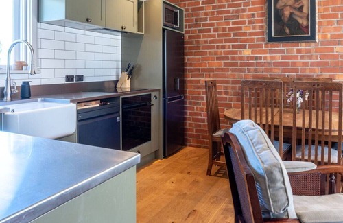 Earnscleugh Casa | Historic Castle Coach House – Trail & Wineries