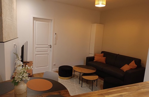 Perigueux Apartamento | Historic center apartment with terrace and air conditioning