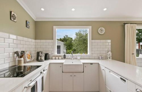 Greytown Casa | Historic Charm in Greytown - Cosy Kowhai Cottage