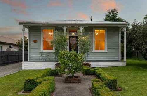Greytown Casa | Historic Charm in Greytown - Cosy Kowhai Cottage