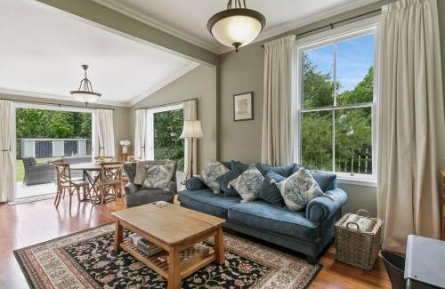 Greytown Casa | Historic Charm in Greytown - Cosy Kowhai Cottage