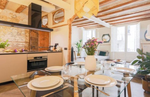 El Raval Apartamento | Historic Charm Meets Modern Comfort