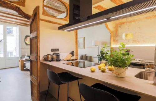 El Raval Apartamento | Historic Charm Meets Modern Comfort