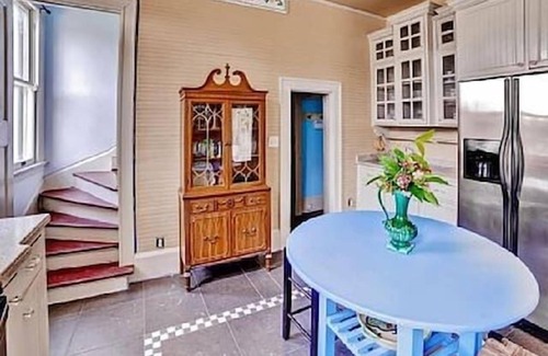 Brownsville Casa | Historic Charm- Modern Amenities Downtown Brownsville. Close to SPI, Space X