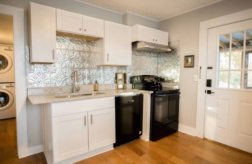 Danville Casa | Historic Charm + Modern Comfort .8mile to Casino