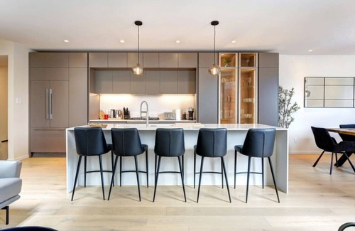 Plateau Mont Royal Apartamento | Historic Charm Overlooking Parc Lafontaine!