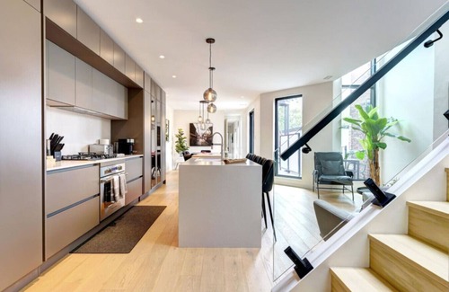 Plateau Mont Royal Apartamento | Historic Charm Overlooking Parc Lafontaine!