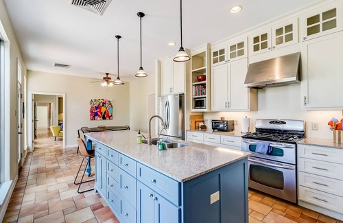 Oak Park - Northwood Casa | Historic charmer with a pool, gardens, gym, & game room- dogs ok