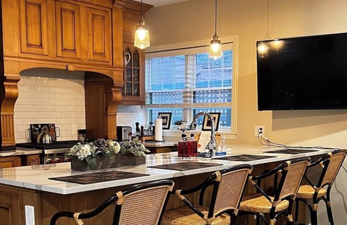 Cleveland Cabaña | Historic Cleveland Heights Carriage House!