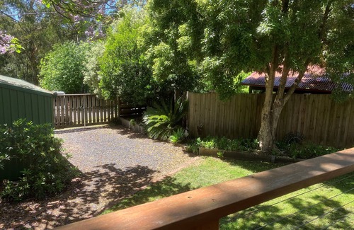 Warburton Cabaña | Historic Cottage 4 Riverside Dve. Pet friendly, flat fenced yard on the River.