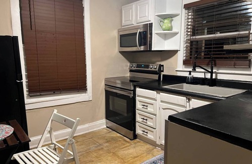 Wilmington Cabaña | Historic Cottage in Charming Downtown Neighborhood