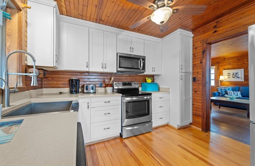Nags Head Cabaña | Historic Cottage + Oceanside + Nags Head NC + Ridge Retreat II