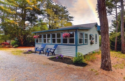 West Chatham Cabaña | Historic Cottage on White Pond, near Downtown Chatham and beaches