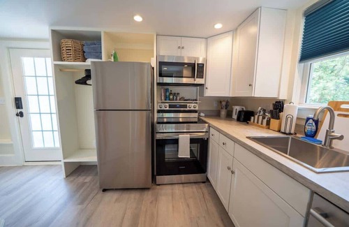 Old Southwest Cabaña | Historic Carriage House in Old Southwest - Downtown - Safe - Cozy