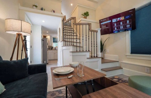 Old Southwest Cabaña | Historic Carriage House in Old Southwest - Downtown - Safe - Cozy