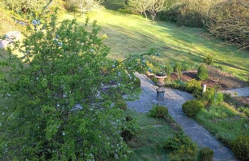 Belle-Isle-en-Terre Casa | Historic country house on the river. Pink granite coast excursion destination