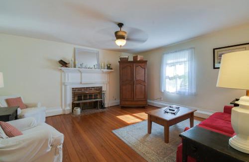 Rockbridge Baths Casa | Historic Countryside Escape - Relax, Hike, & Fish!