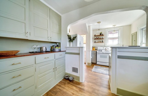 Jefferson Chalmers Casa | Historic Detroit Bungalow: Pet & Family Friendly