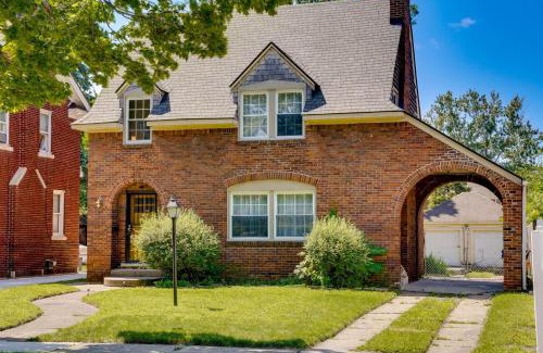 Jefferson Chalmers Casa | Historic Detroit Bungalow Pet and Family Friendly
