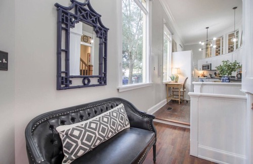 Eastside Apartamento | Historic District 2/2 | Center of Town!
