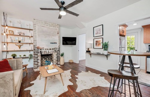 Eastside Casa | Historic District ★ Charming Duplex Cottage ★ 2APTS/5BDRS ★ Private Courtyard
