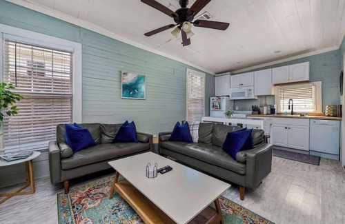 Historic Downtown Savannah Cabaña | Historic District + Hot Tub + Walk to Forsyth Park