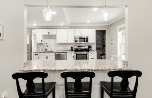 Southport Cabaña | Historic dog-friendly renovated cottage with streaming, patio, W/D, & AC