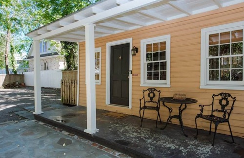 Downtown Charleston Casa | Historic Downtown Cottage - Close to King!