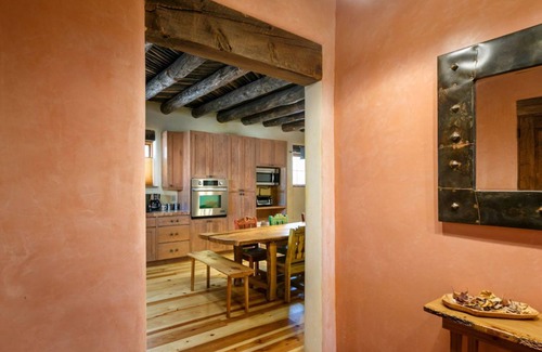 Historic Eastside Casa | Casa De Colores: camine hasta la Plaza y galerías de arte en Canyon Rd