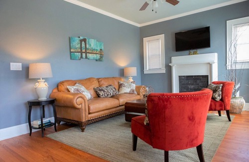 Burlington Casa | Histórico y elegante B-Town Bungalow
