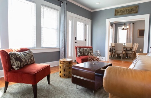 Burlington Casa | Histórico y elegante B-Town Bungalow