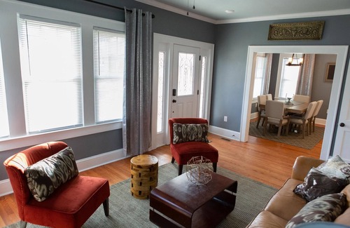 Burlington Casa | Histórico y elegante B-Town Bungalow