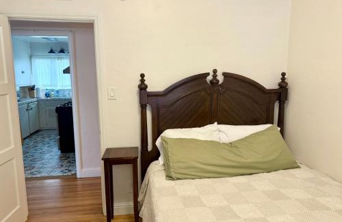 Riviera - Westchester Apartamento | Historic, Family-Friendly Home in Downtown
