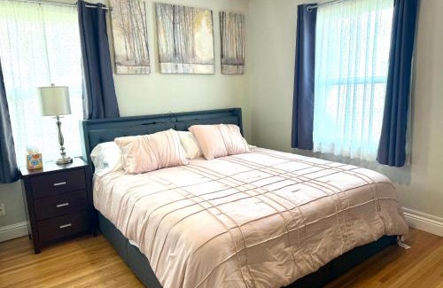 Riviera - Westchester Apartamento | Historic, Family-Friendly Home in Downtown