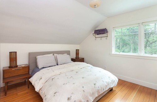 Bolinas Otro | Retiro histórico de una granja en 10 acres en el corazón de Bolinas