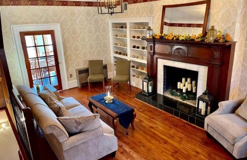 Luray Casa | Historic Farm Cottage Perfect for Groups and Horseback Riding in Virginia