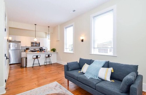 Floyd Apartamento | Historic Farmer’s Supply- 1bd/1bth DT Floyd #204