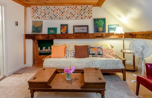 Dorchester Apartamento | Historic Farmhouse in White Mountains Close to great trails
