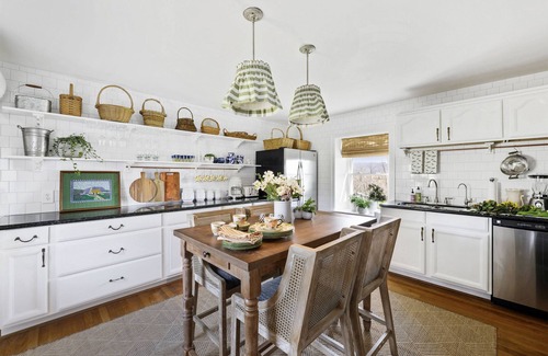 Washington Casa | Historic Farmhouse on Sprawling 55 acre Horse Farm