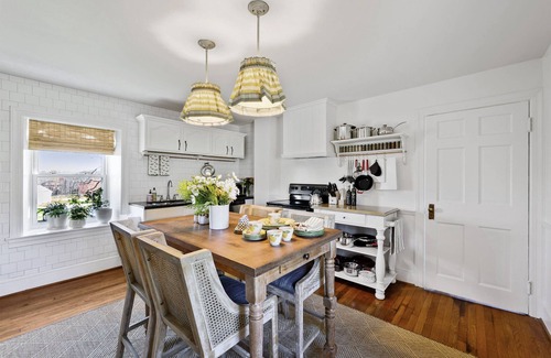 Washington Casa | Historic Farmhouse on Sprawling 55 acre Horse Farm