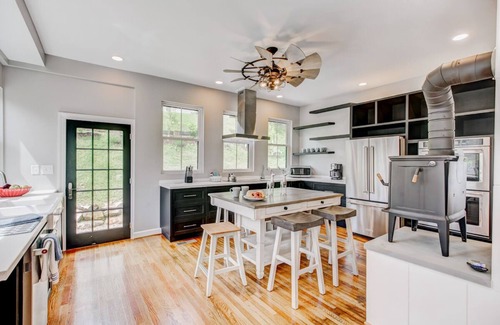 Hot Springs Casa | Summer Availability! Historic farmhouse, recently renovated, with firepit, and stunning valley views